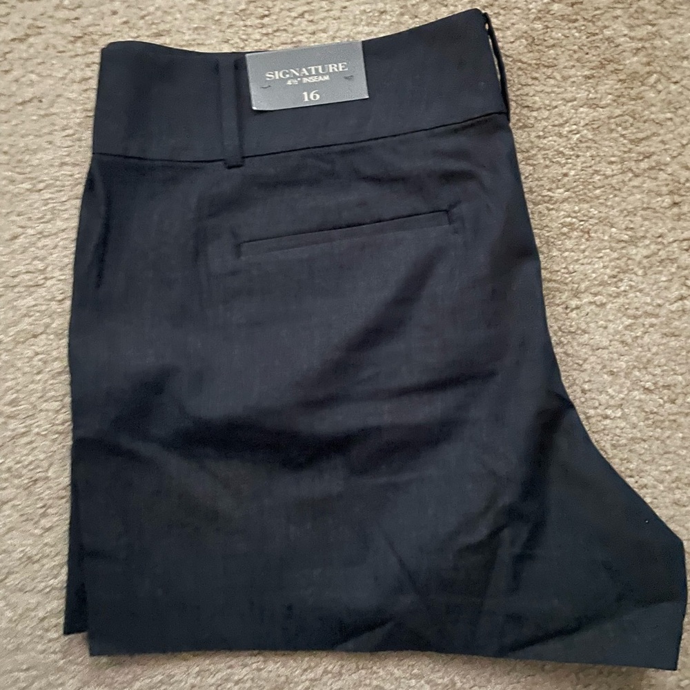 Ann Taylor Signature shorts size 16